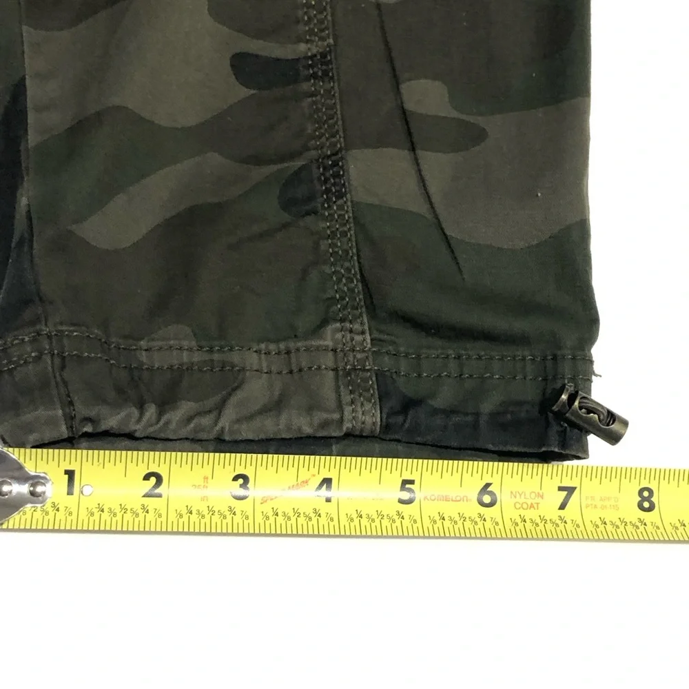 Time and Tru Women's Green Camo Cargo Capri Pants Size 8